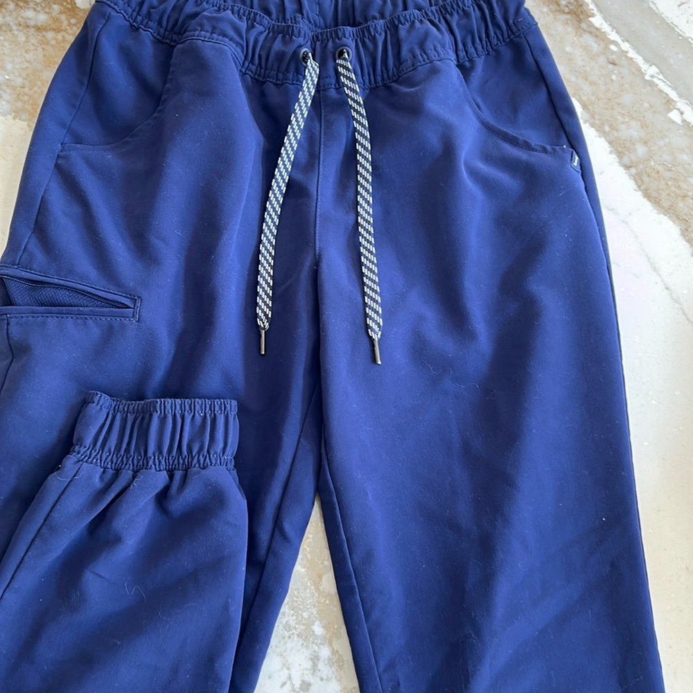 Jaanuu scrubs